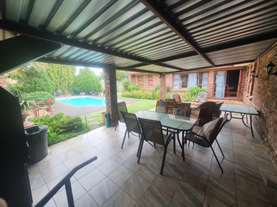 12 Bedroom Property for Sale in Pellissier Free State